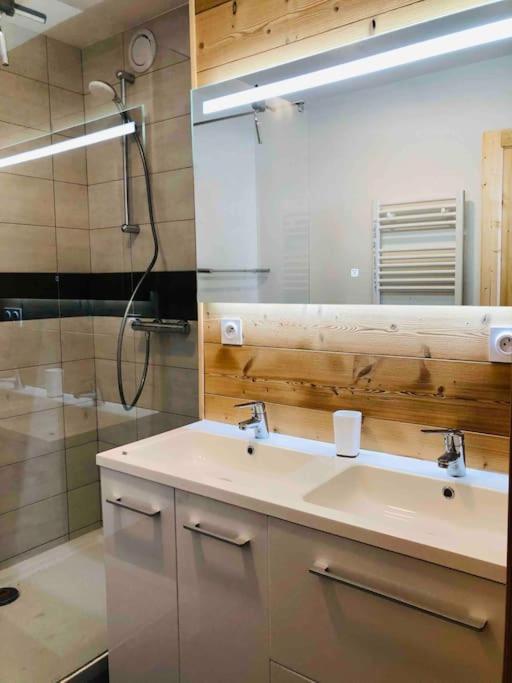 Appartement T4 8 Couchages Spacieux Et Cosy Au Pied Des Pistes Génos Kültér fotó